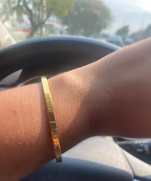 BRACELETE JESUS - AÇO INOXIDÁVEL DOURADO.