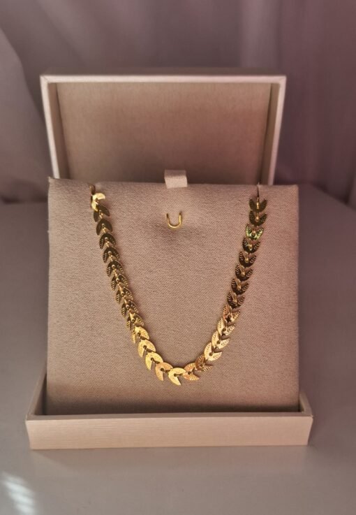 COLAR FOLHAS - BANHO DE OURO.
