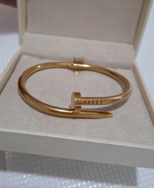 BRACELETE PREGO INSPIRAÇÃO GRIFE - AÇO DOURADO.