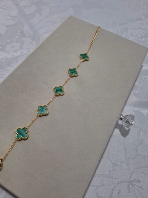 PULSEIRA TREVO VERDE - AÇO DOURADO.
