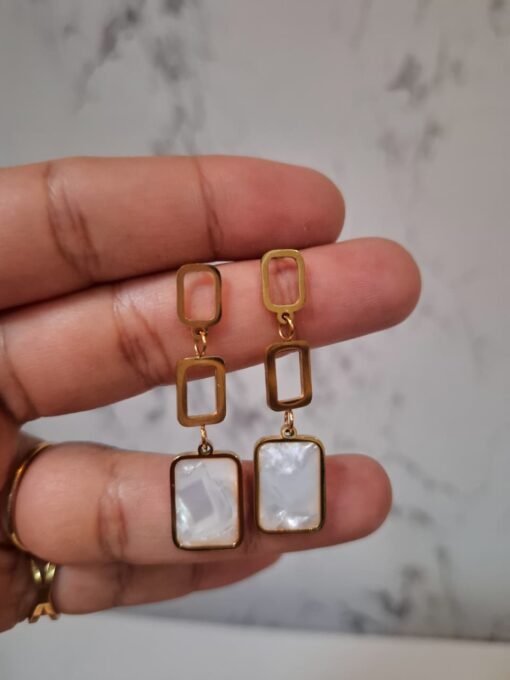 BRINCO PENDURADO - AÇO DOURADO