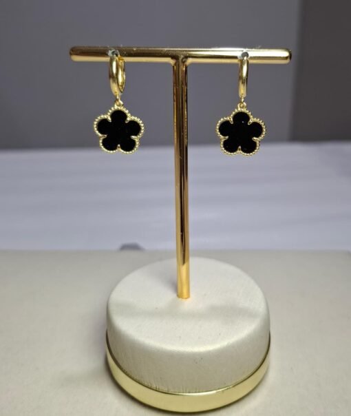 BRINCO TREVO BLACK - BANHO DE OURO.