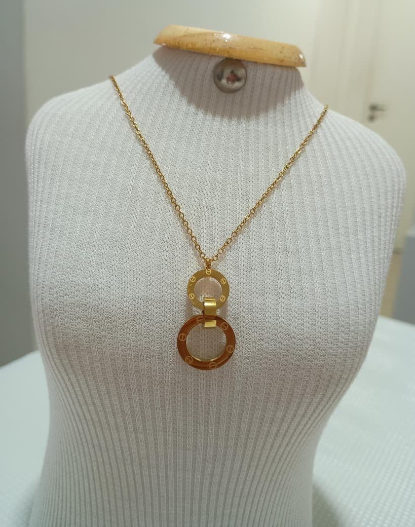 COLAR INSPIRAÇÃO GRIFE - AÇO DOURADO