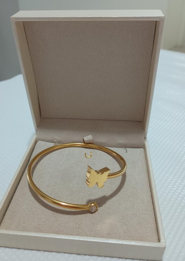 BRACELETE EM AÇO DOURADO