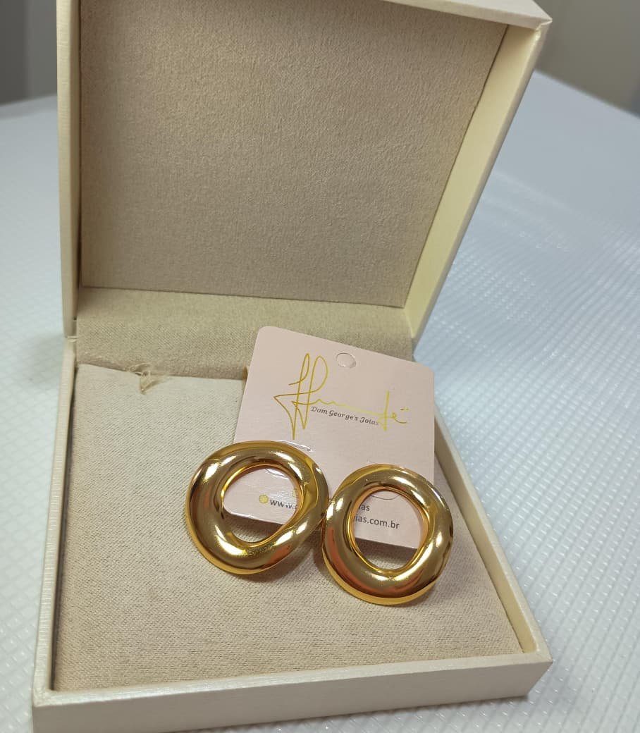 BRINCO REDONDO VAZADO - AÇO DOURADO.