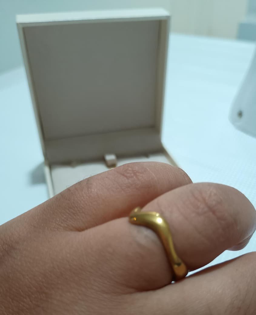 ANEL ONULADO REGULÁVEL - AÇO DOURADO.