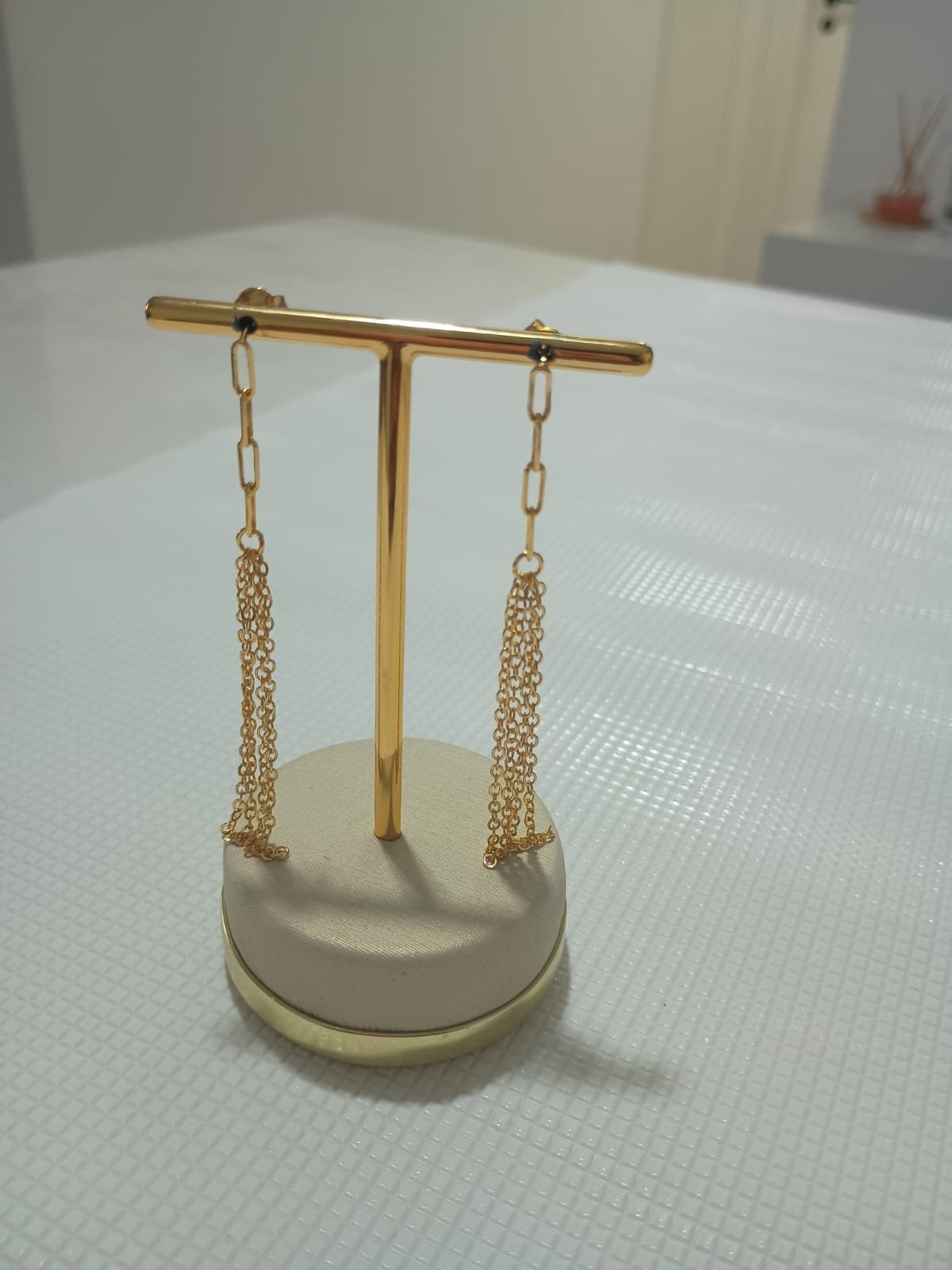 BRINCO PENDURADO CORRENTES - BANHADO A OURO. - Image 2