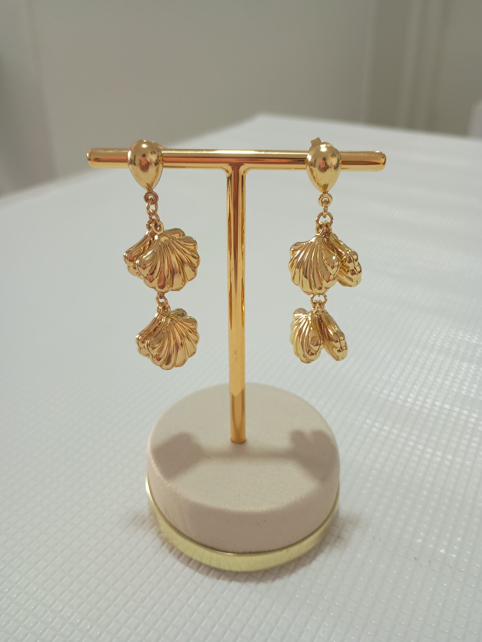 BRINCO CONHAS PENDURADAS - AÇO DOURADO