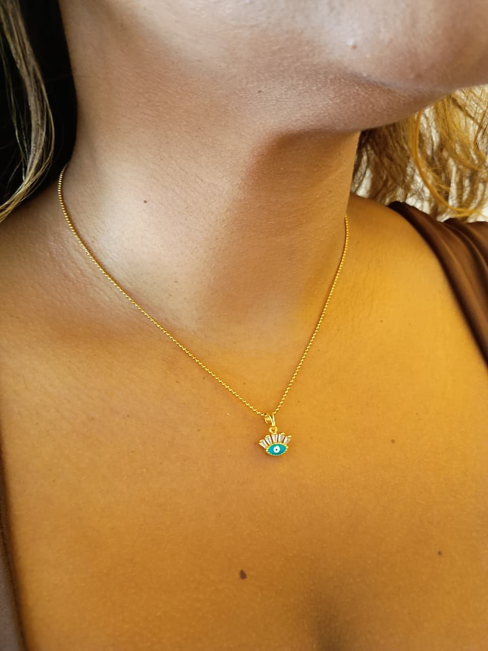 COLAR DELICADO OLHO GREGO - AÇO DOURADO. - Image 2