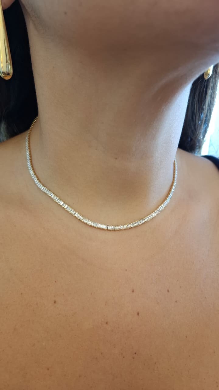 RIVIERA BAGUETE MINIMALISTA COM ZIRCÔNIAS- COLAR LUXO